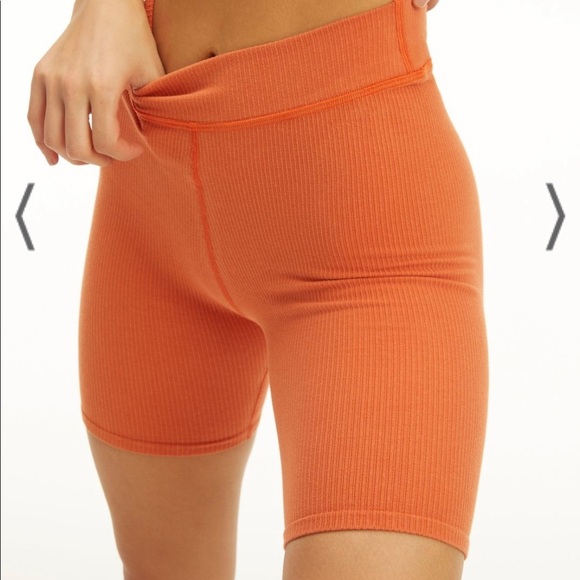 Good American Seamless Rib Bike Shorts - Picture 2 of 10